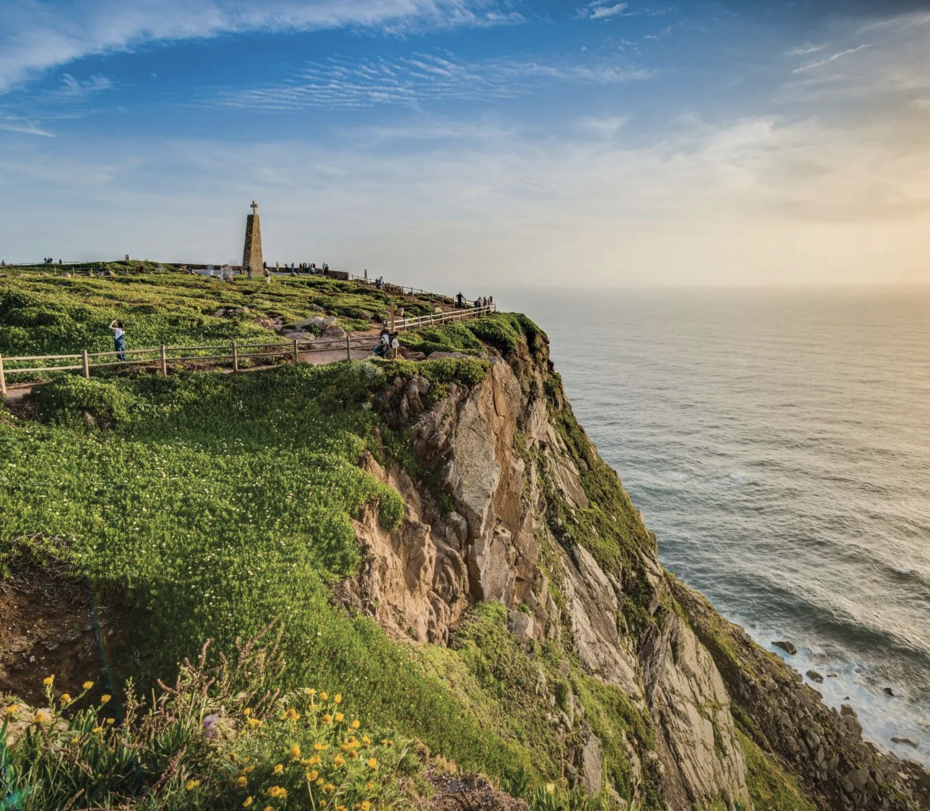 Coastal cliffs and Atlantic view on the Sintra trek